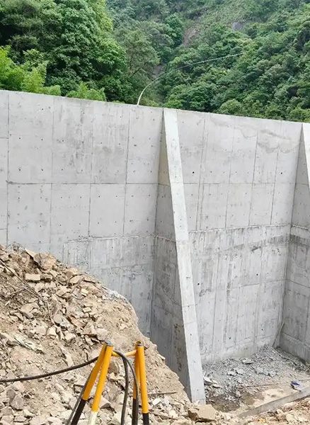 信阳新县重力式挡土墙